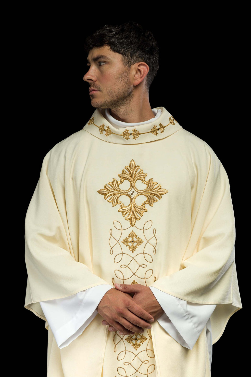 Ornat bogato haftowany sznurkiem zdobionym kamieniami - ORNATY.PL