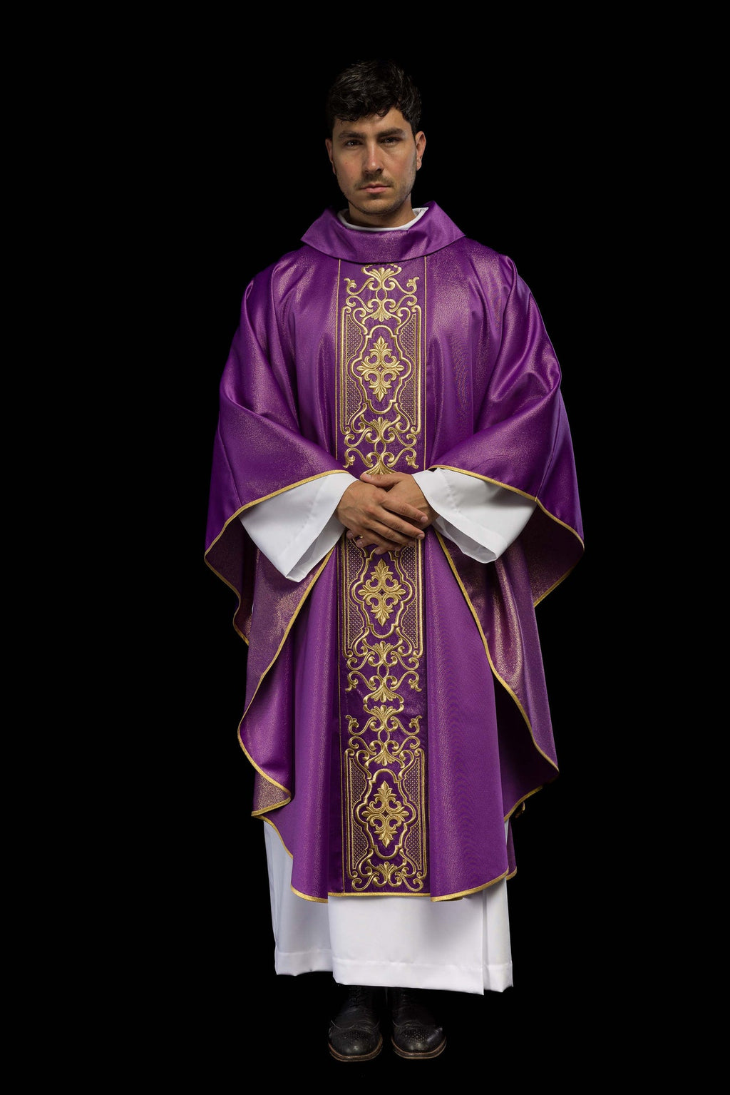 Fioletowy ornat bogato haftowany połyskujący - ORNATY.PL