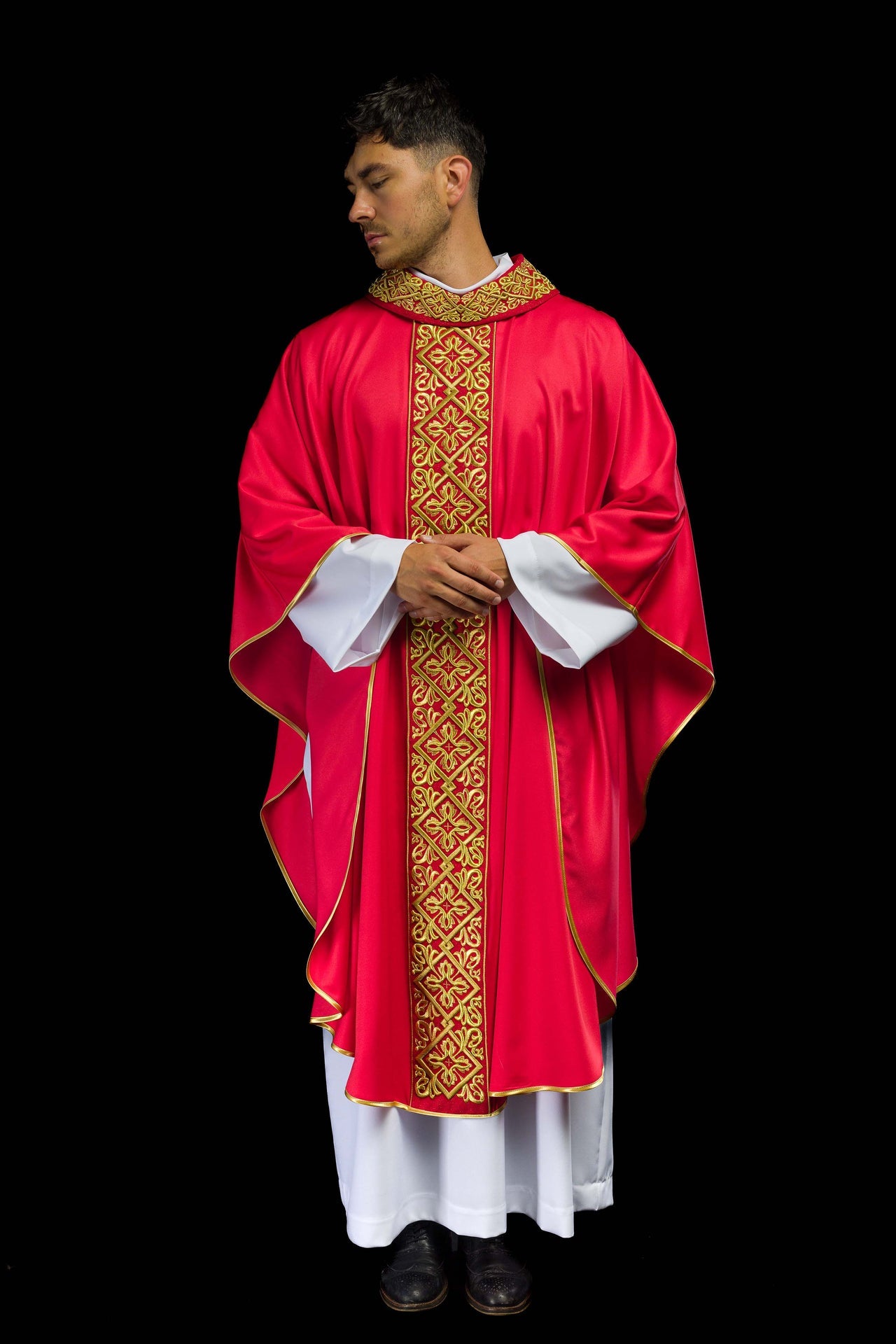 Ornat bogato haftowany motyw florystyczny z krzyżami Czerwony - ORNATY.PL