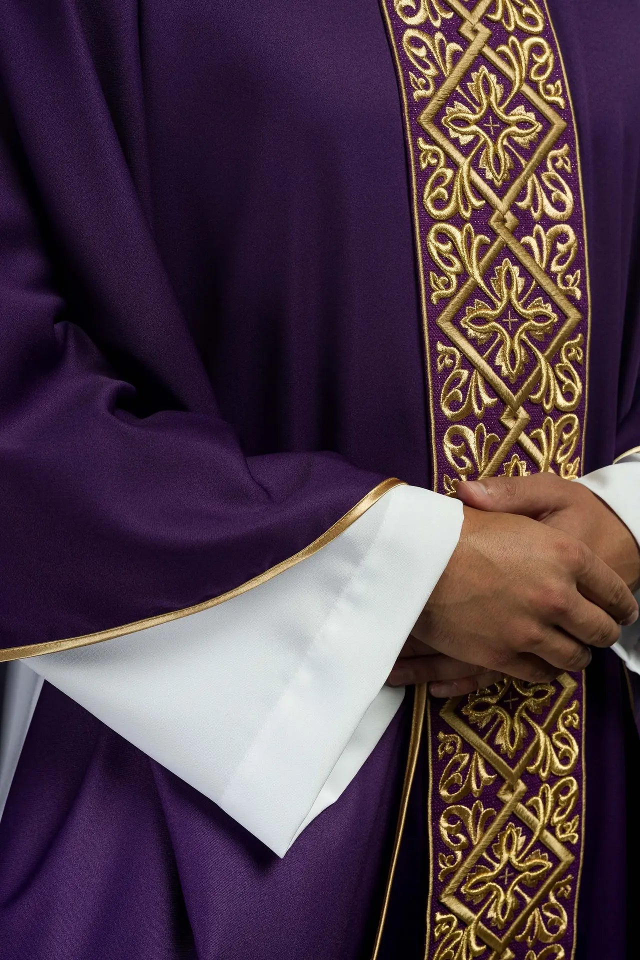 Chasuble richly embroidered Purple