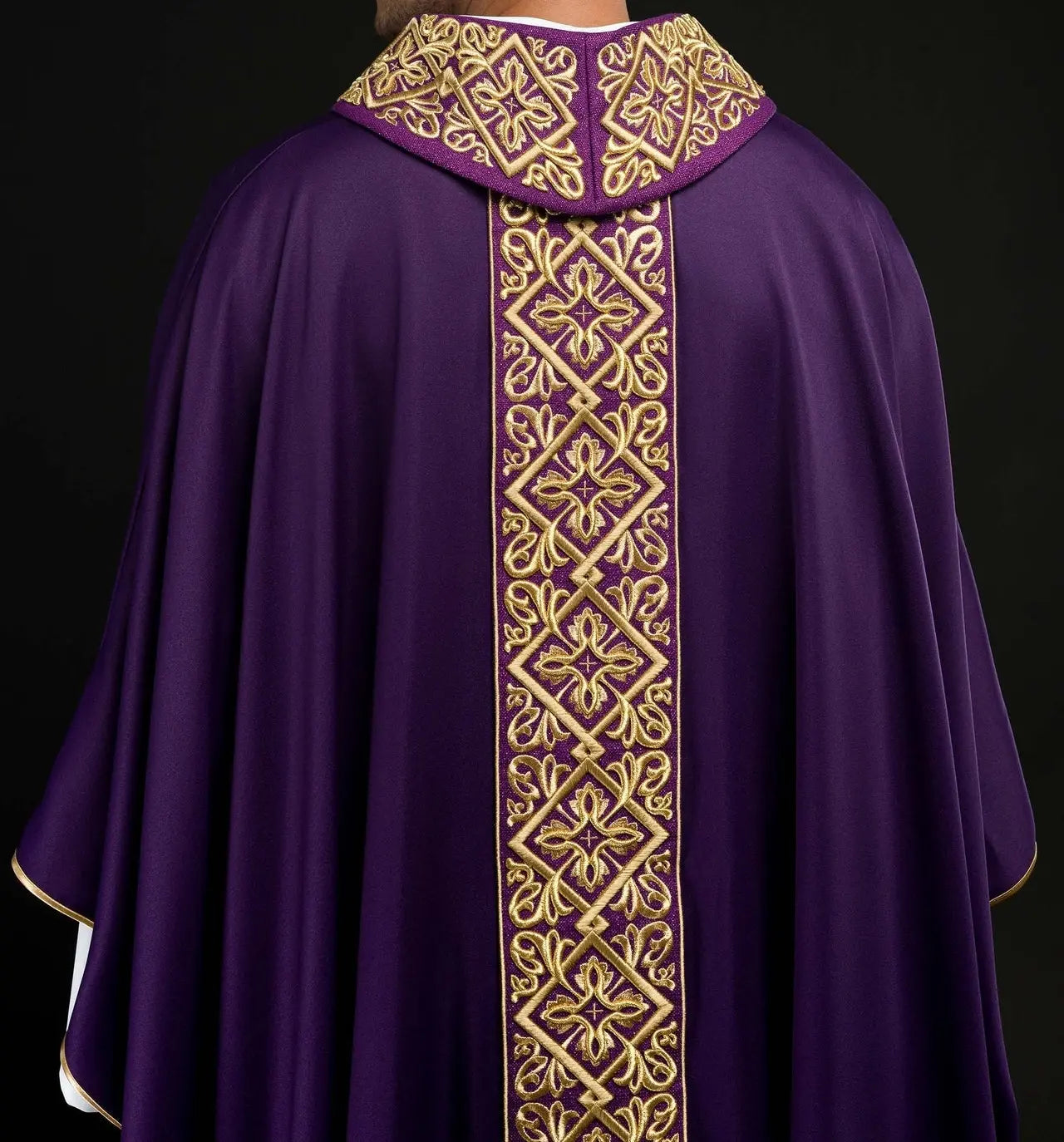 Chasuble richly embroidered Purple