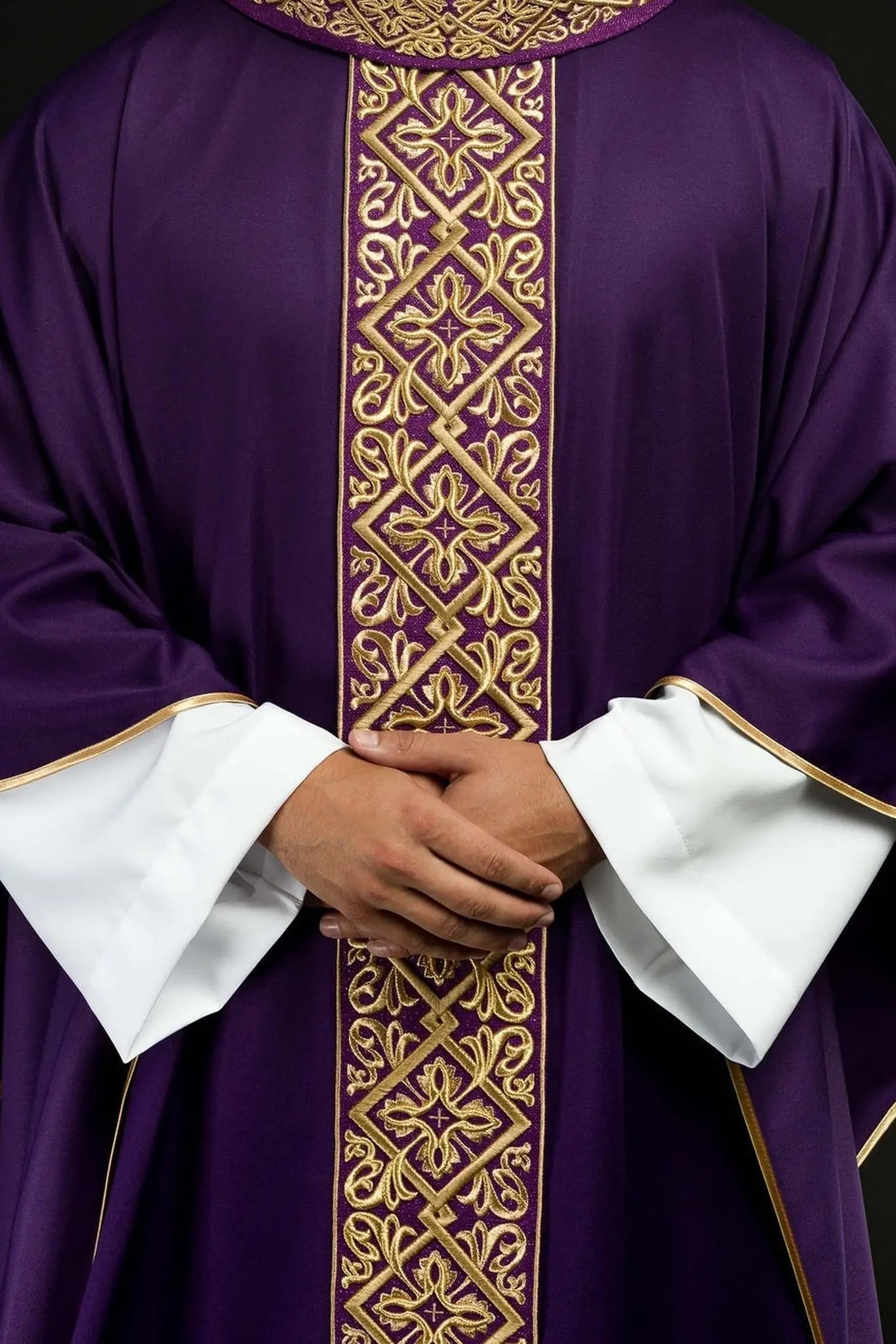 Chasuble richement brodée Violet