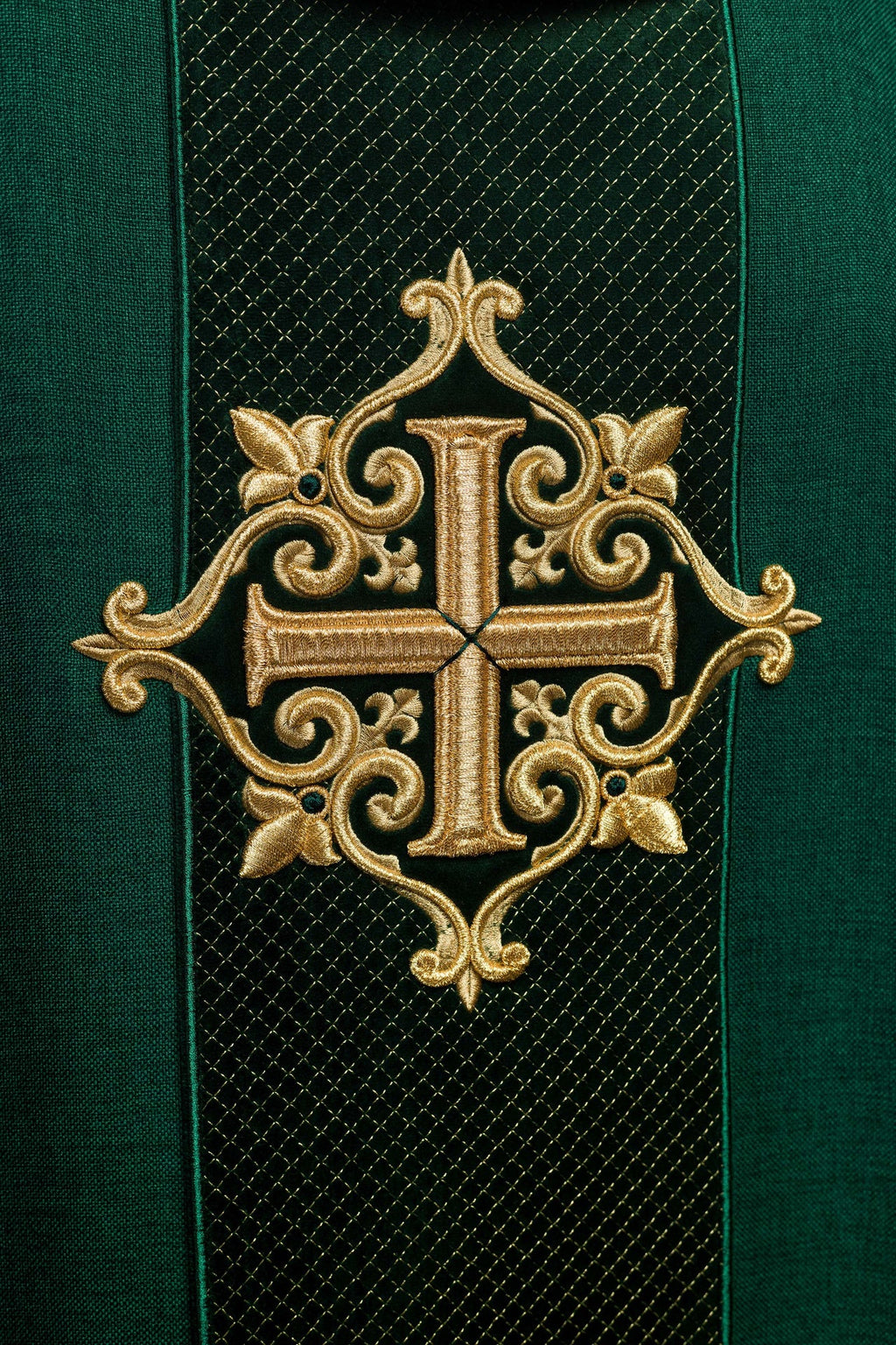 Ornat haftowany na aksamicie z symbolem Krzyż Zielony - ORNATY.PL