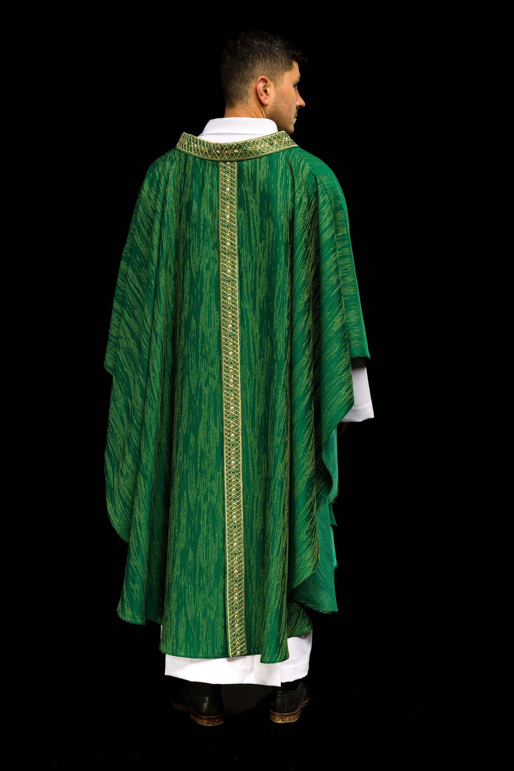 Chasuble verte avec ceinture et col brodés