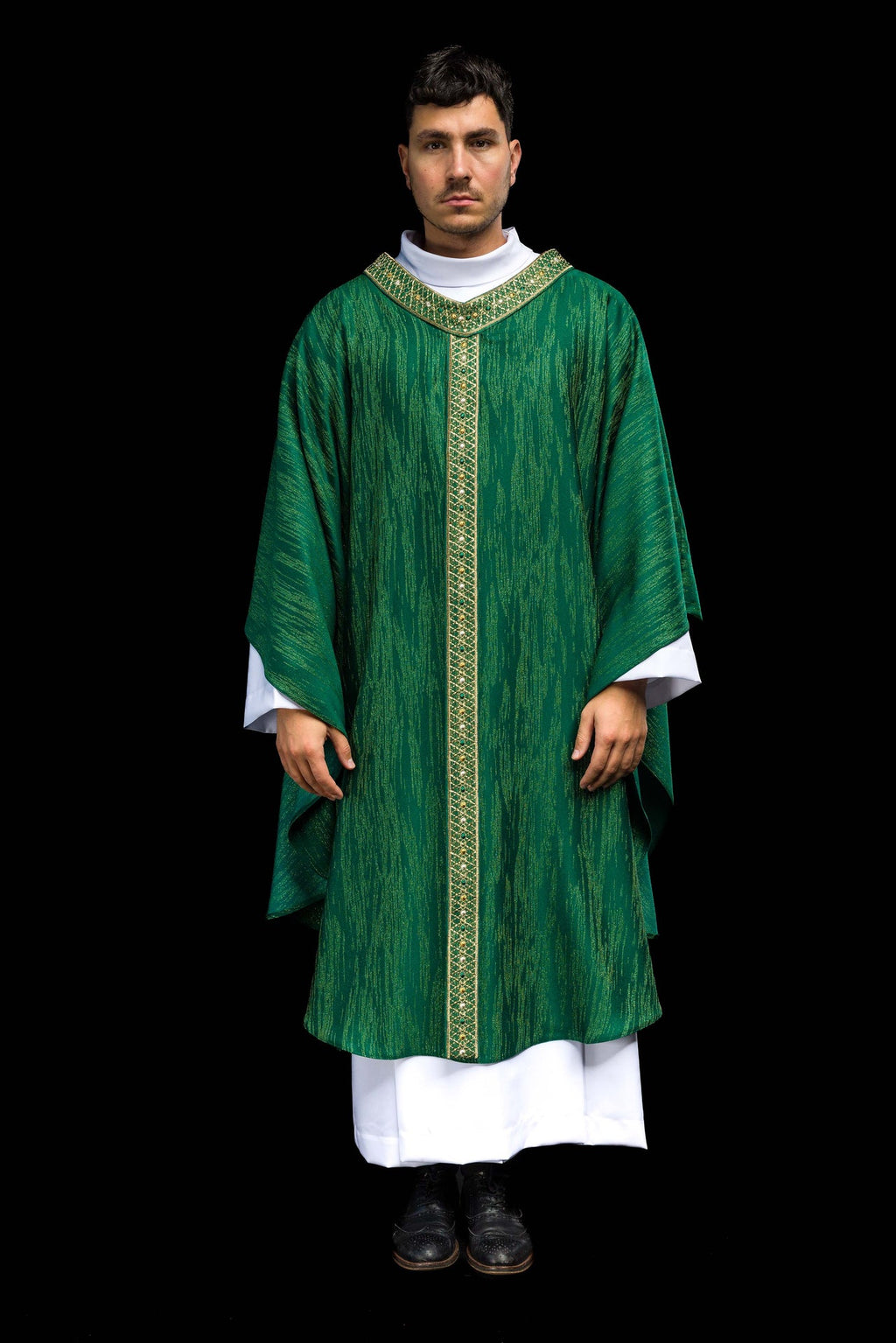 Chasuble verte avec ceinture et col brodés