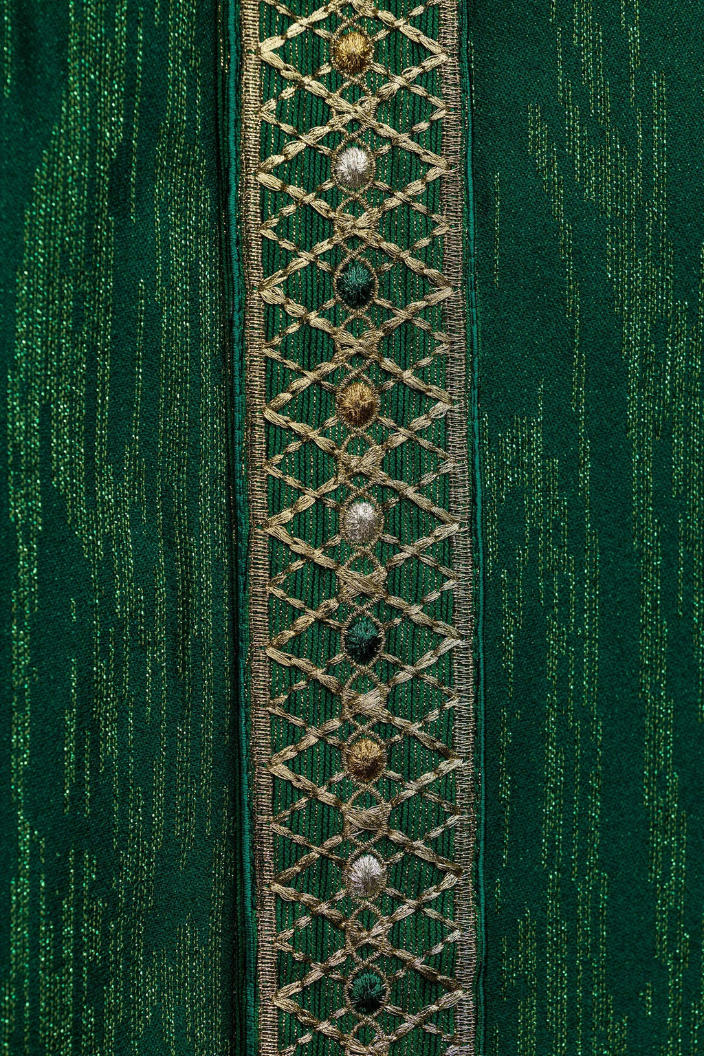 Chasuble verte avec ceinture et col brodés