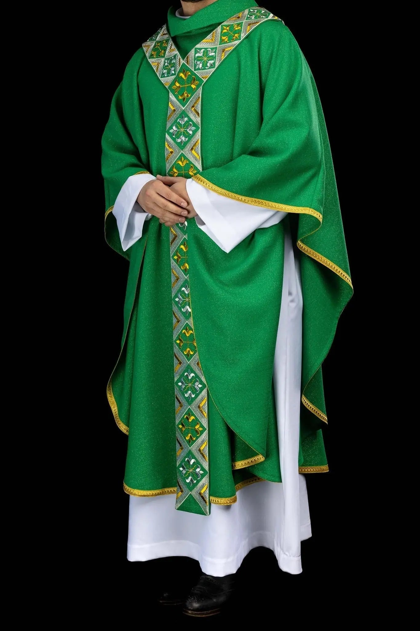 Ensemble de chasuble verte avec orphrey brodé