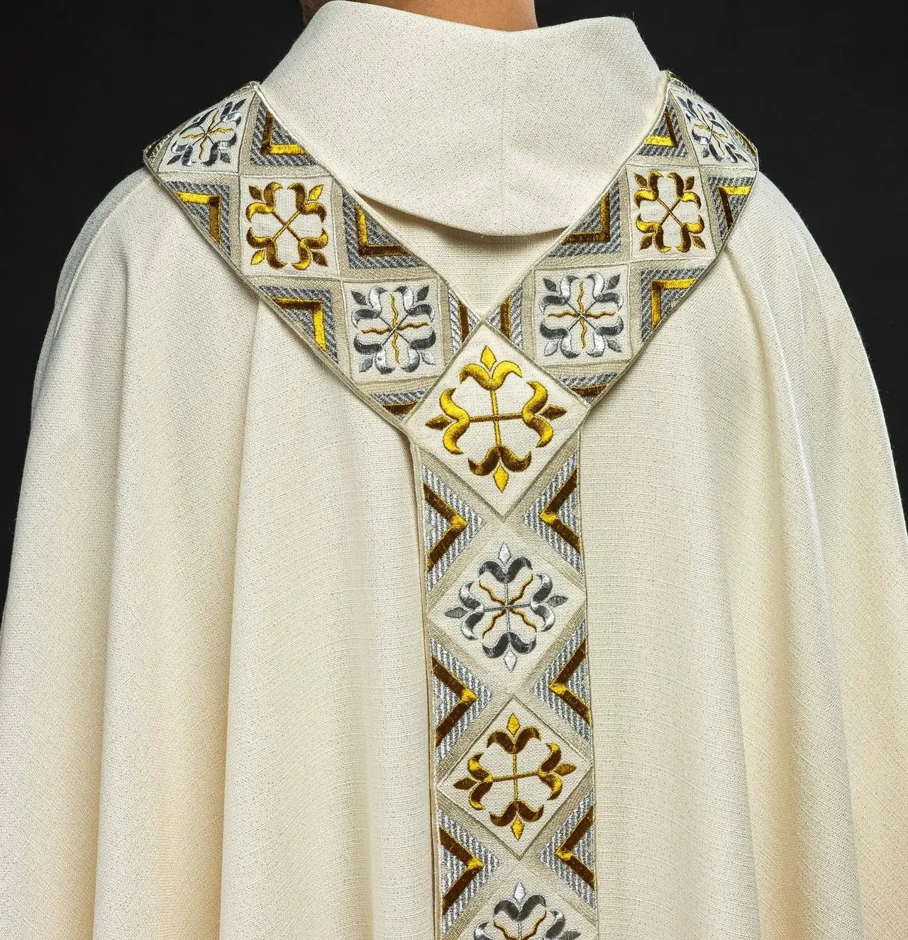 Bande brodée pour chasuble