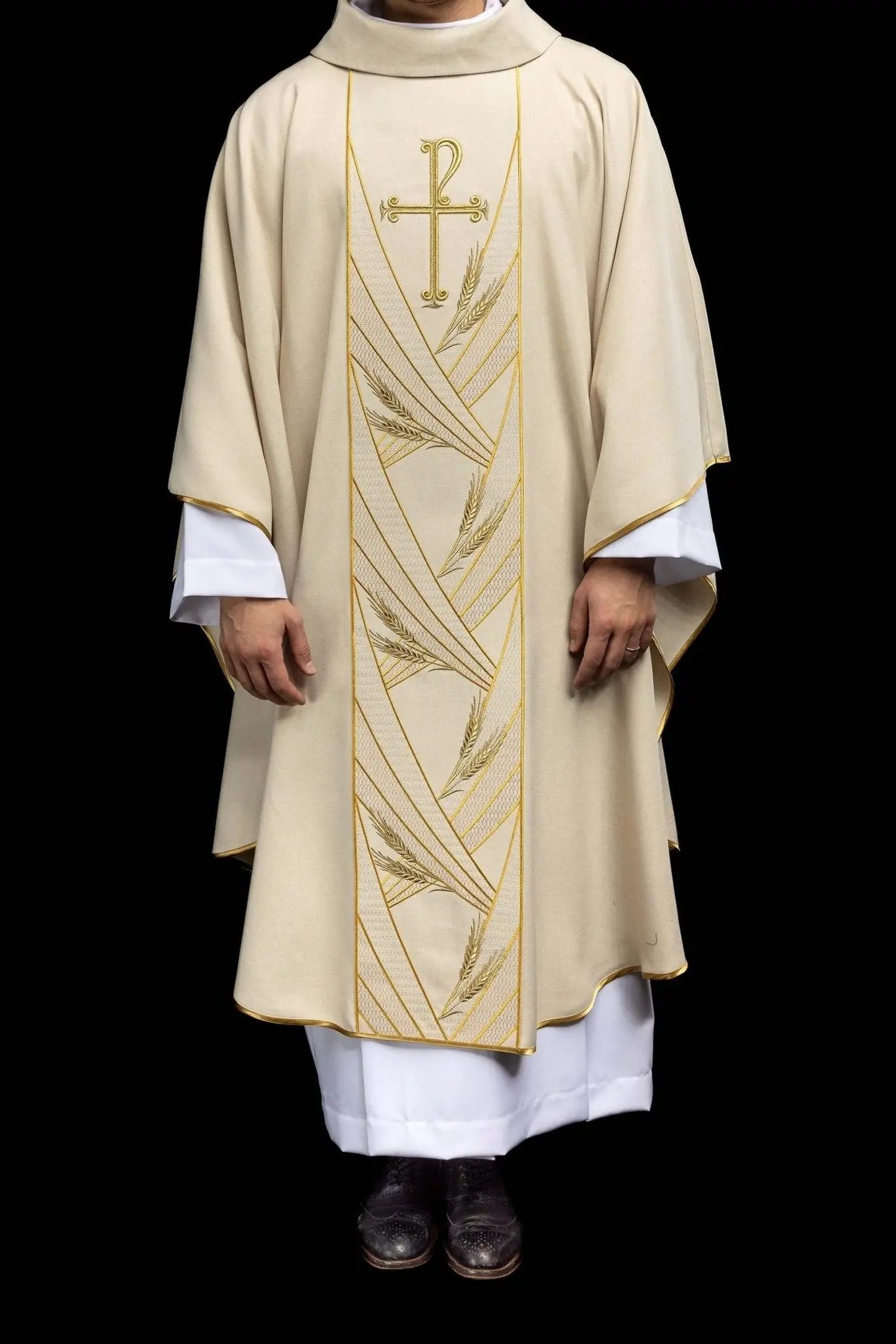 Chasuble écrue avec bande PAX brodée