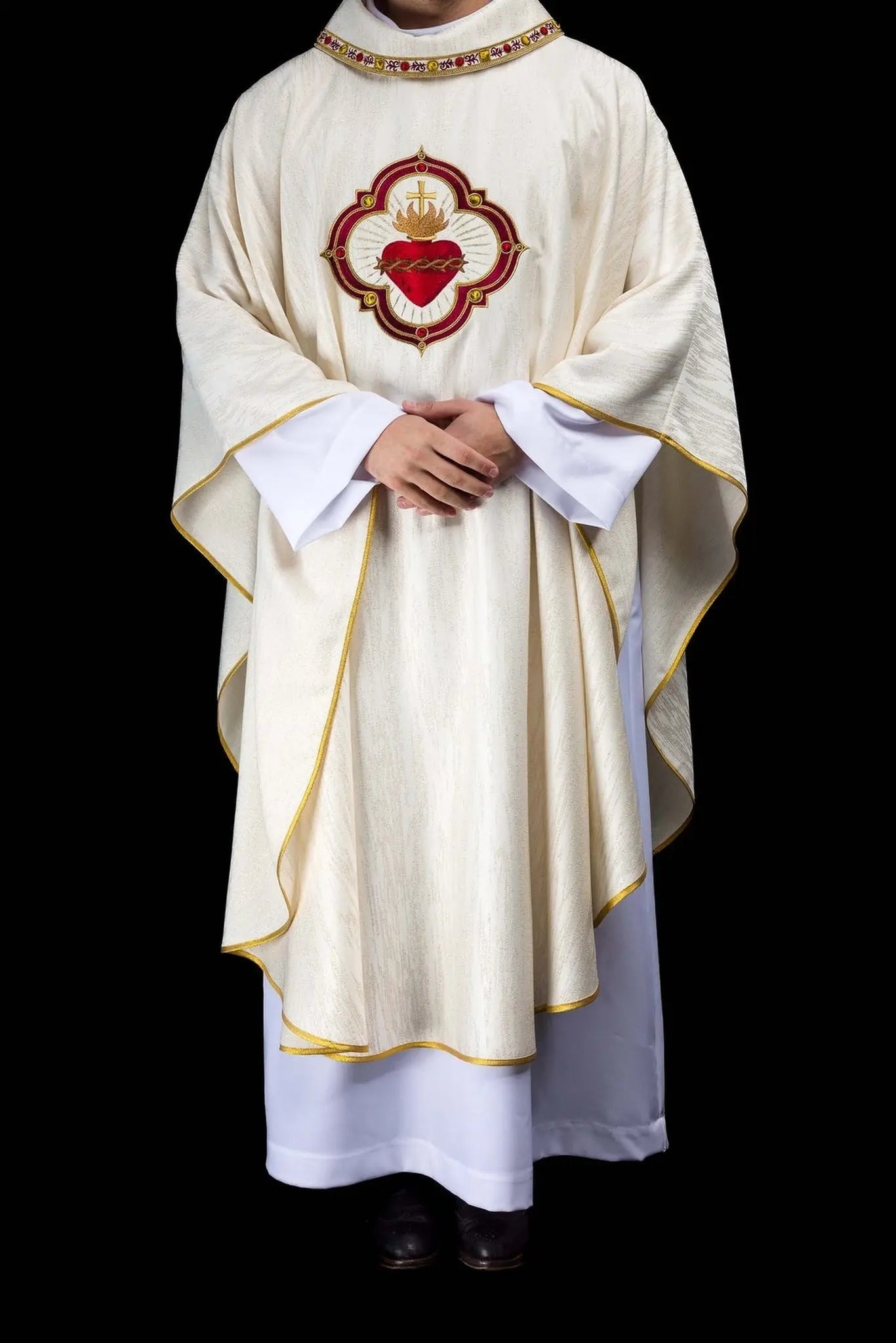 Chasuble avec broderie du Sacré-Cœur de Jésus et calice eucharistique