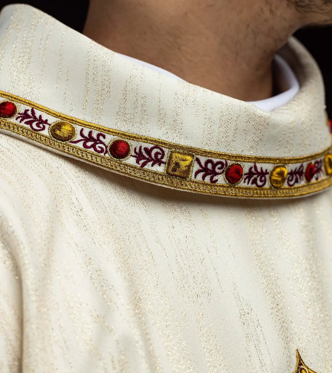 Chasuble avec broderie du Sacré-Cœur de Jésus et calice eucharistique