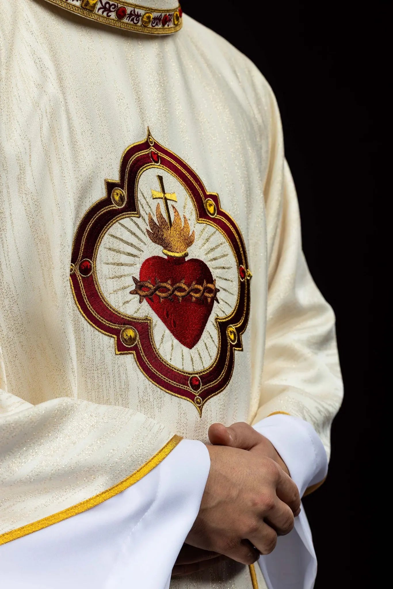 Chasuble avec broderie du Sacré-Cœur de Jésus et calice eucharistique