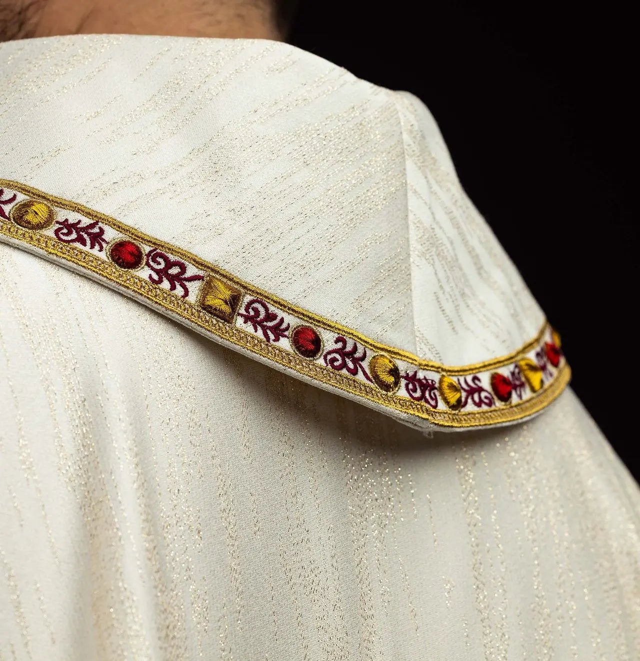 Chasuble avec broderie du Sacré-Cœur de Jésus et calice eucharistique