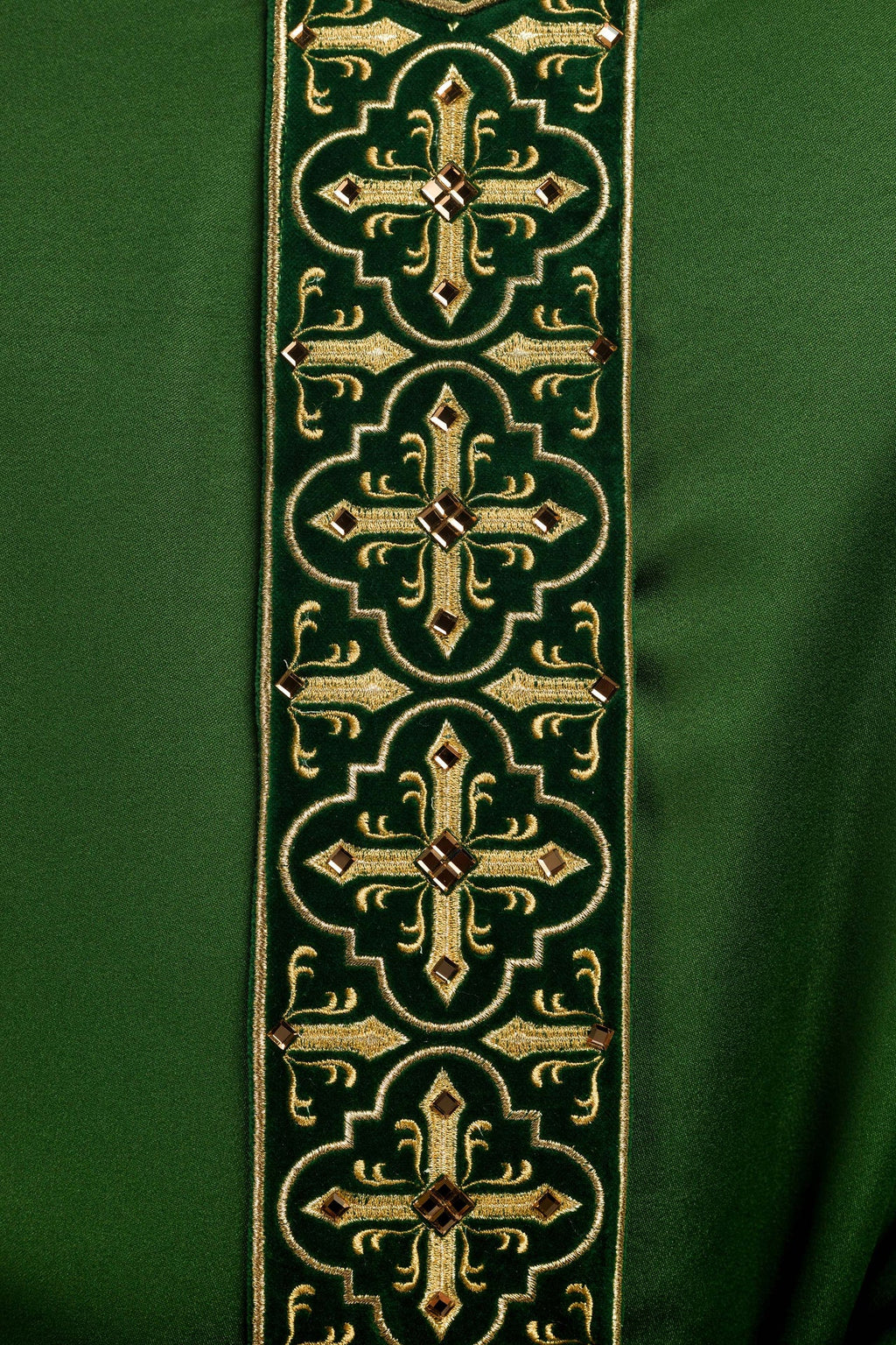 Zielony ornat zdobiony 500 kamieniami z wąskim pasem - ORNATY.PL