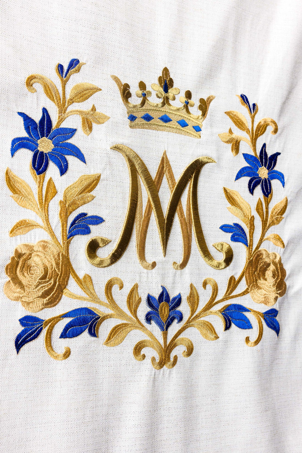 Serweta na lektorium z haftem maryjnym ecru - ORNATY.PL