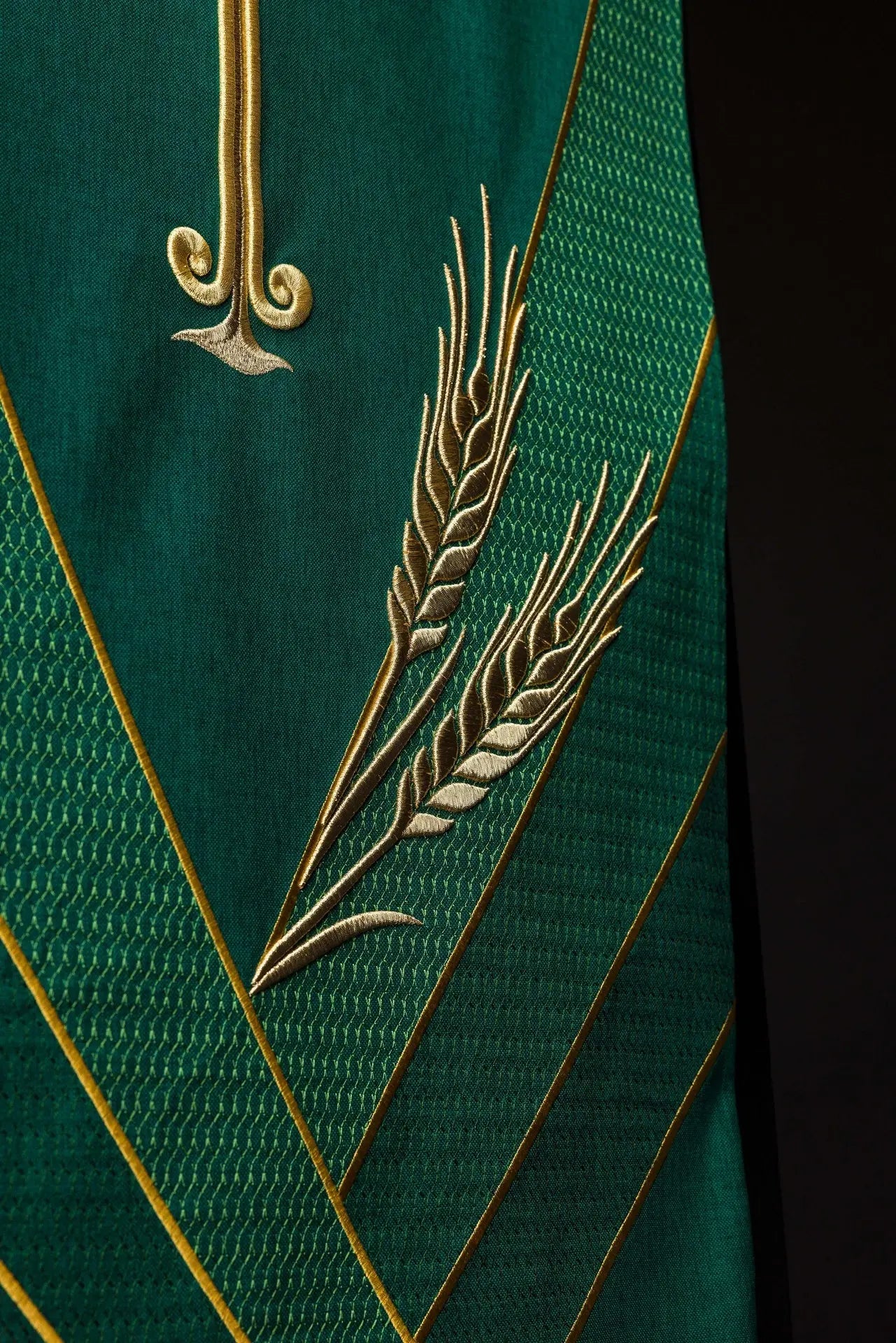 Housse de lutrin verte avec symbole PAX et broderie de blé