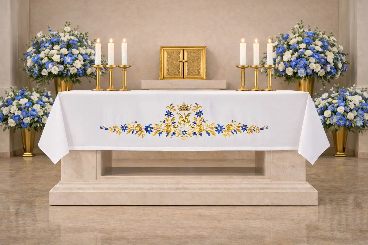 Nappe d'autel avec broderie du monogramme marial