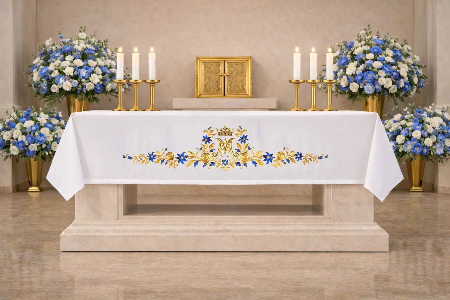 Nappe d'autel avec broderie du monogramme marial