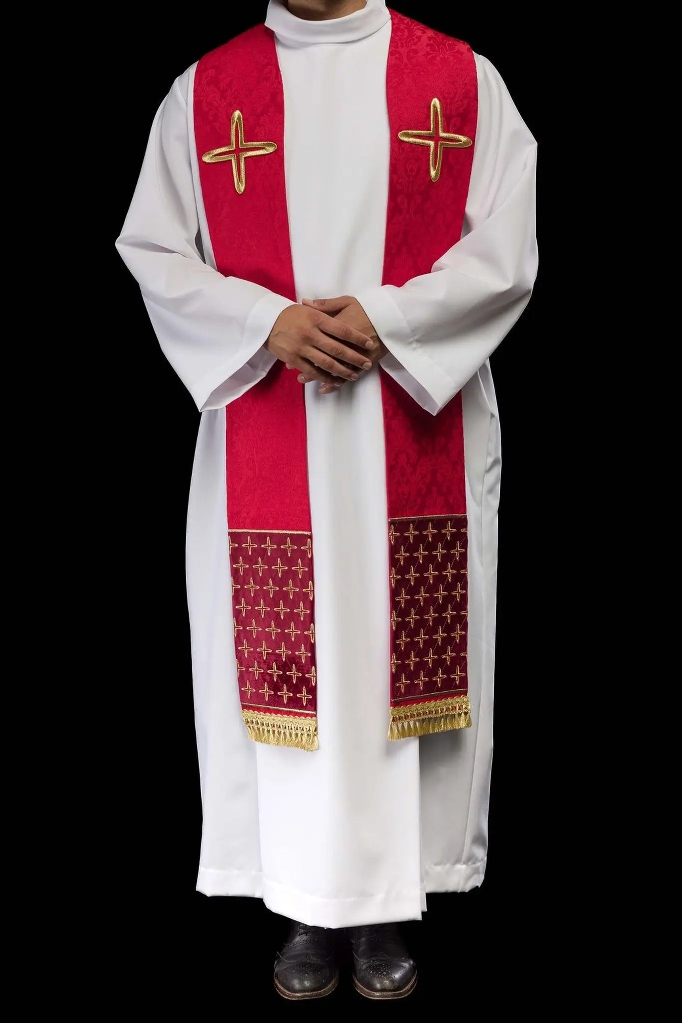 Étole rouge en jacquard avec motifs de croix brodés