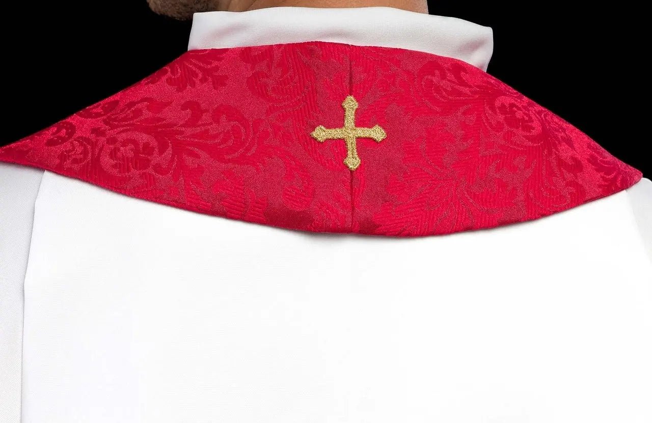 Étole rouge en jacquard avec motifs de croix brodés