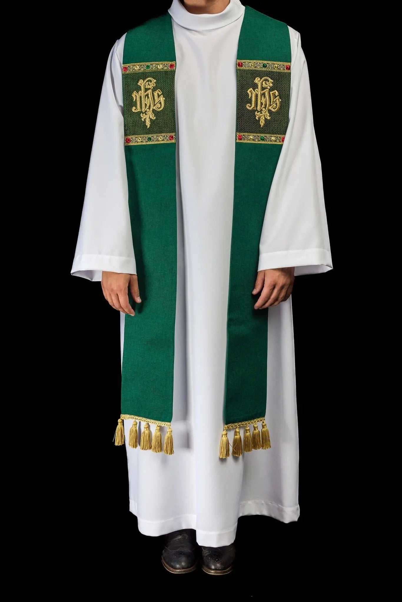 Étola verte brodée avec le motif IHS