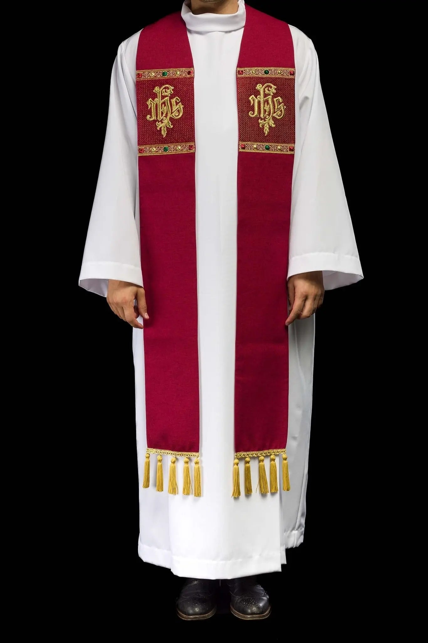 Étola rouge brodée avec le motif IHS