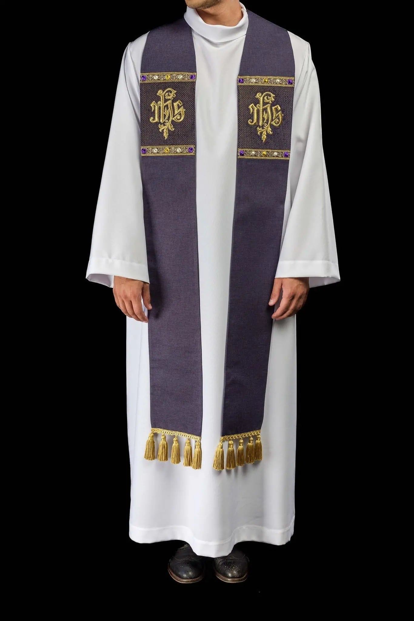 Étola violette brodée avec motif IHS