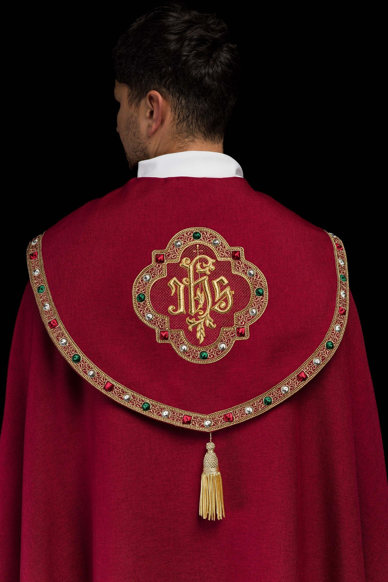 Czerwona kapa liturgiczna z złotym IHS - ORNATY.PL