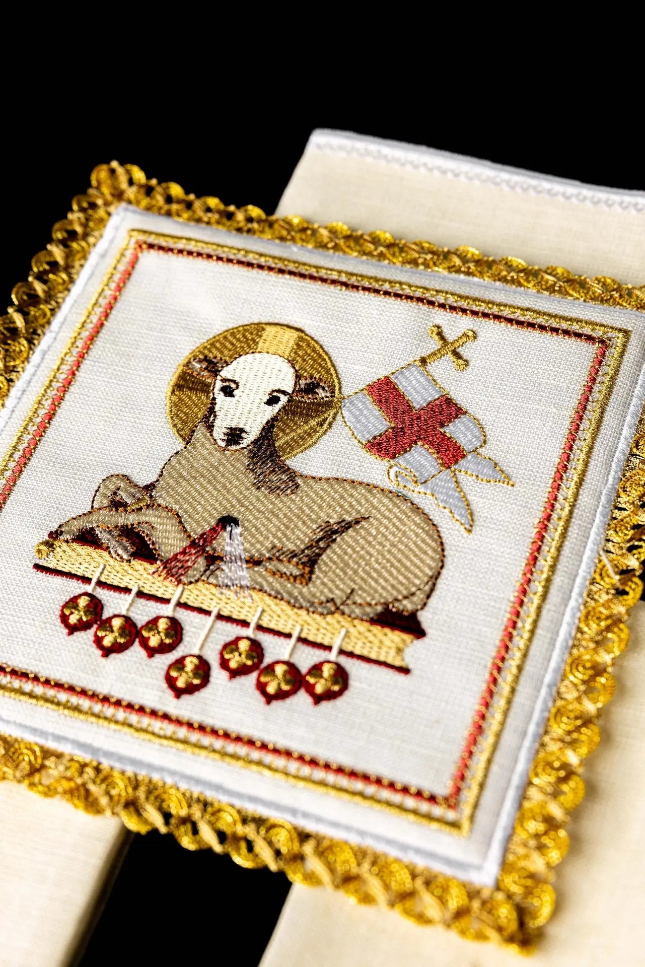Ensemble de linge de calice avec motif d'agneau