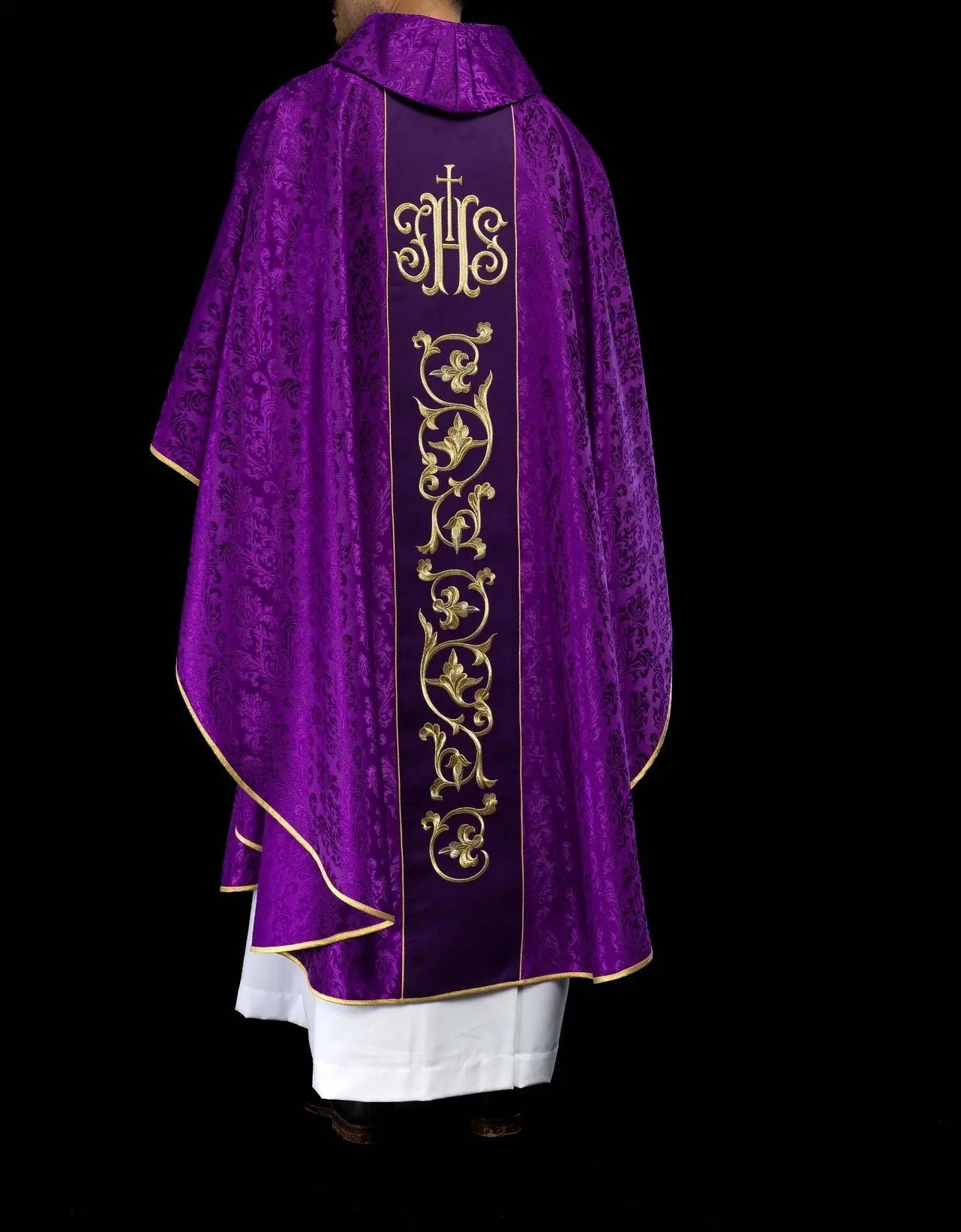 Chasuble liturgique violette avec ceinture IHS richement décorée