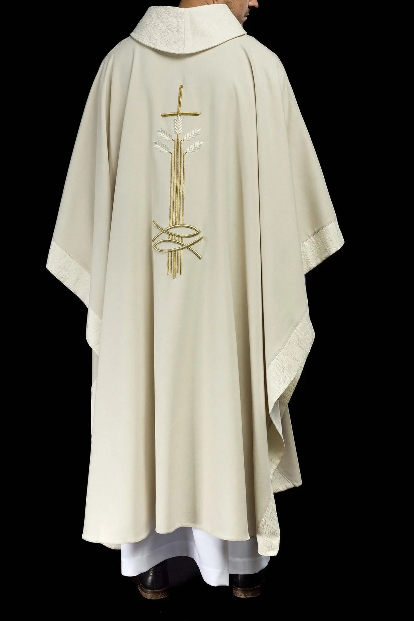 Chasuble avec motif de croix, oreilles et poisson