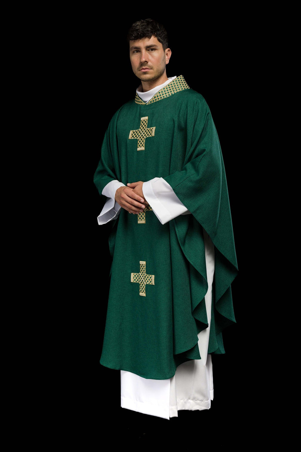 Ornat w kolorze zielonym z haftowanymi krzyżami i kołnierzem - ORNATY.PL