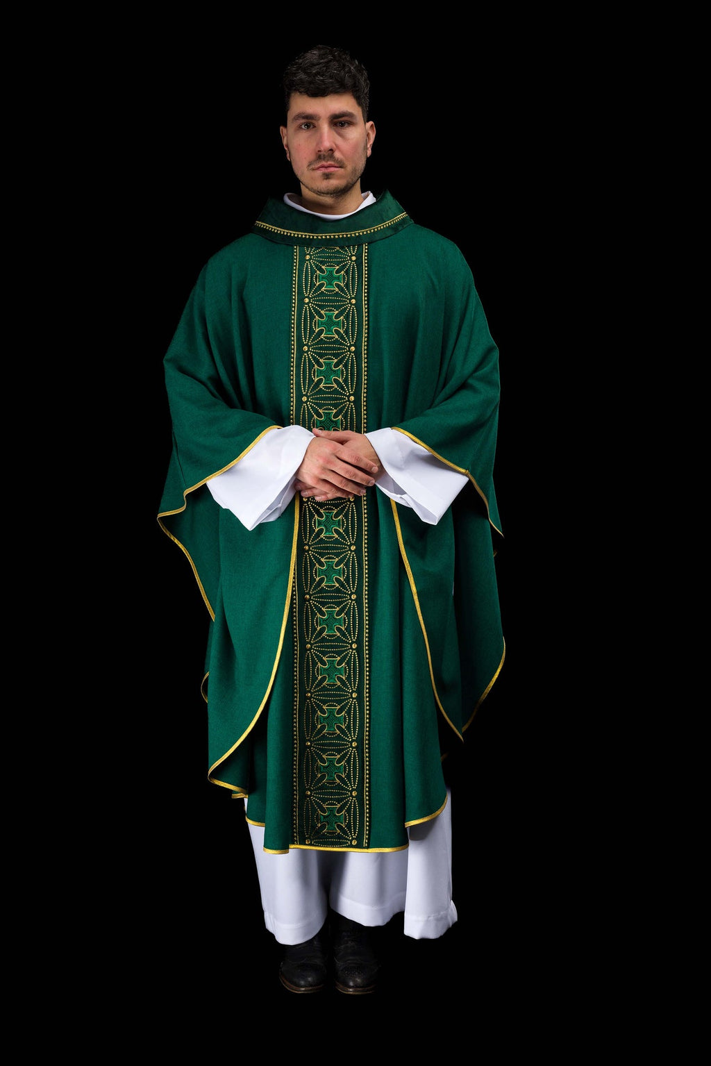 Chasuble liturgique avec ceinture richement décorée de croix en vert