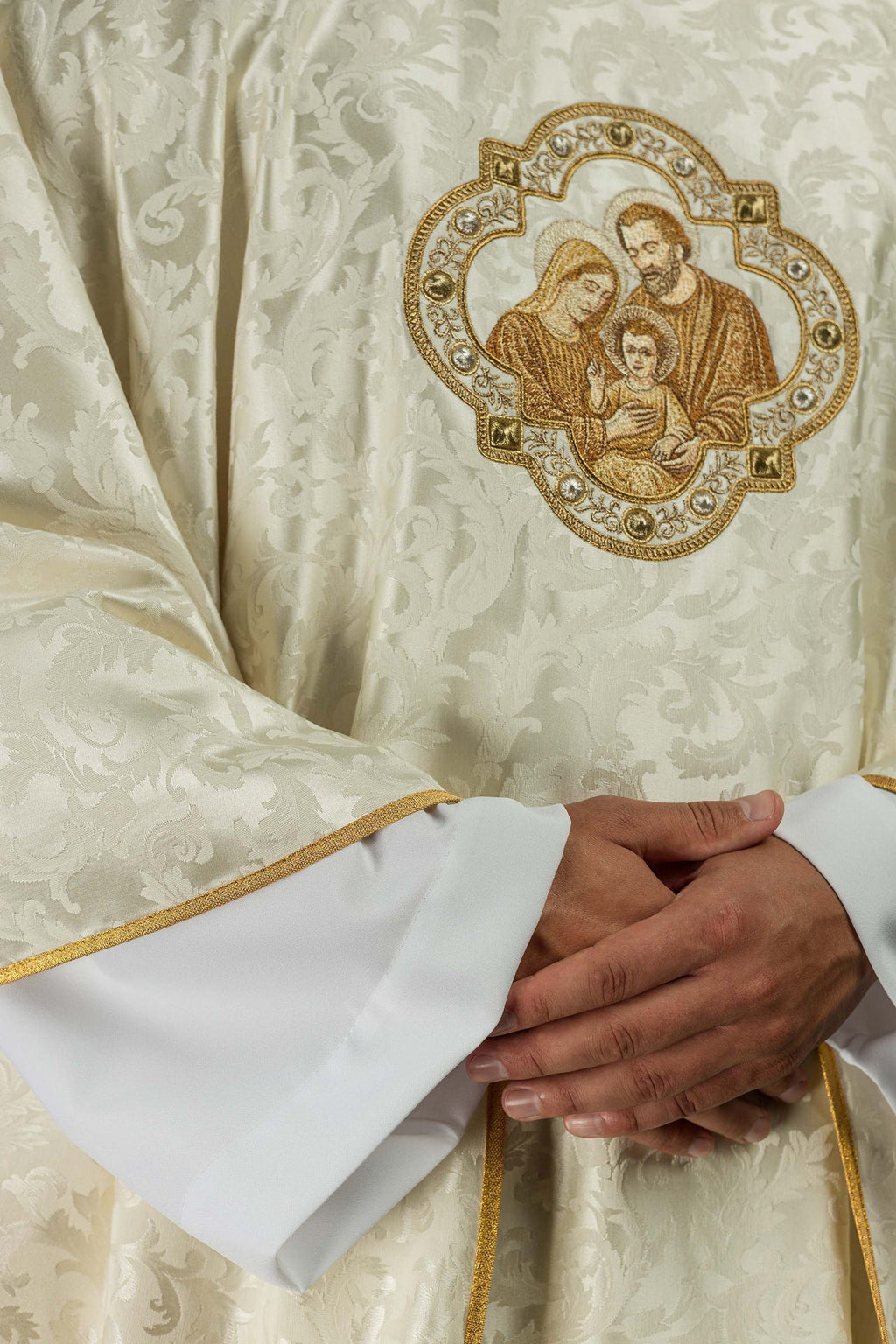 Ornat haftowany na Boże Narodzenie z wizerunkiem Świętej Rodziny - ORNATY.PL