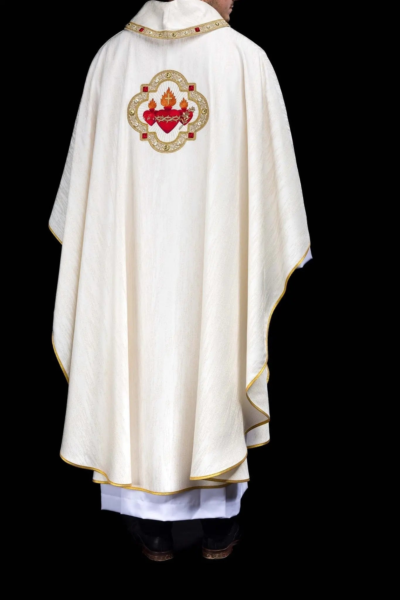 Embroidered chasuble with the image of the Three Hearts
