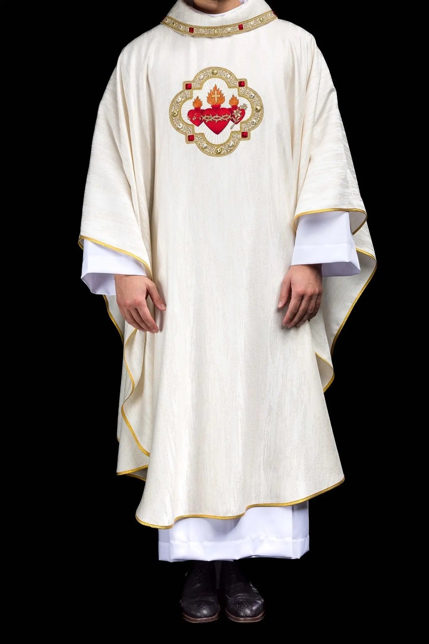Embroidered chasuble with the image of the Three Hearts