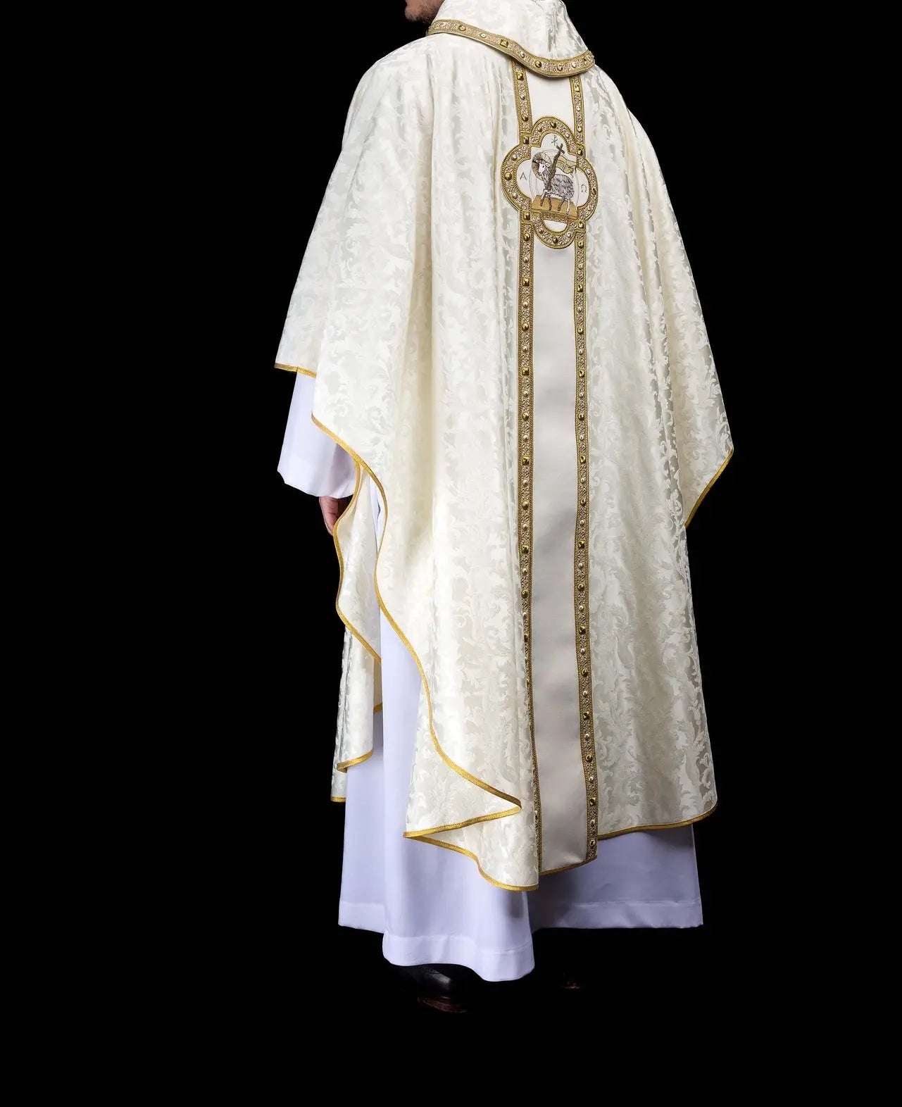Chasuble avec Agneau Pascal brodé et Orfrois en jacquard écru