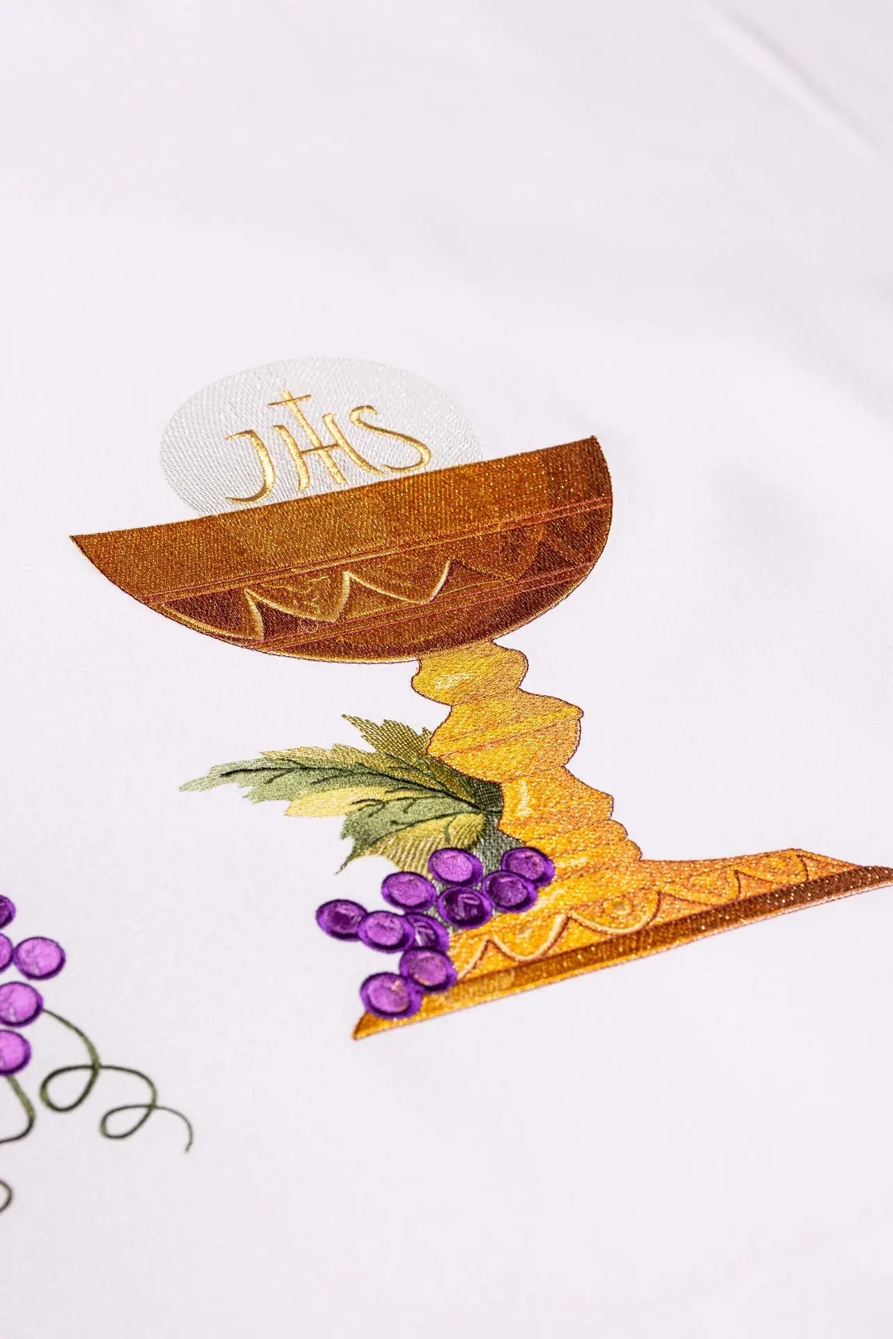 Nappe d'autel avec broderie de calice eucharistique