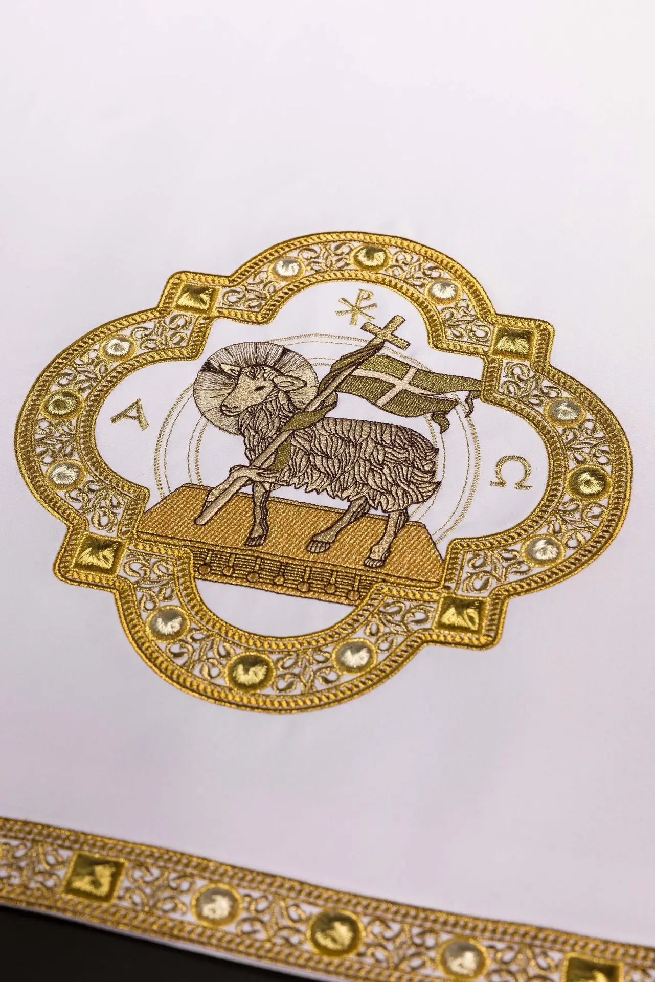 Nappe d'autel de Pâques avec broderie de l'Agneau pascal et Alléluia