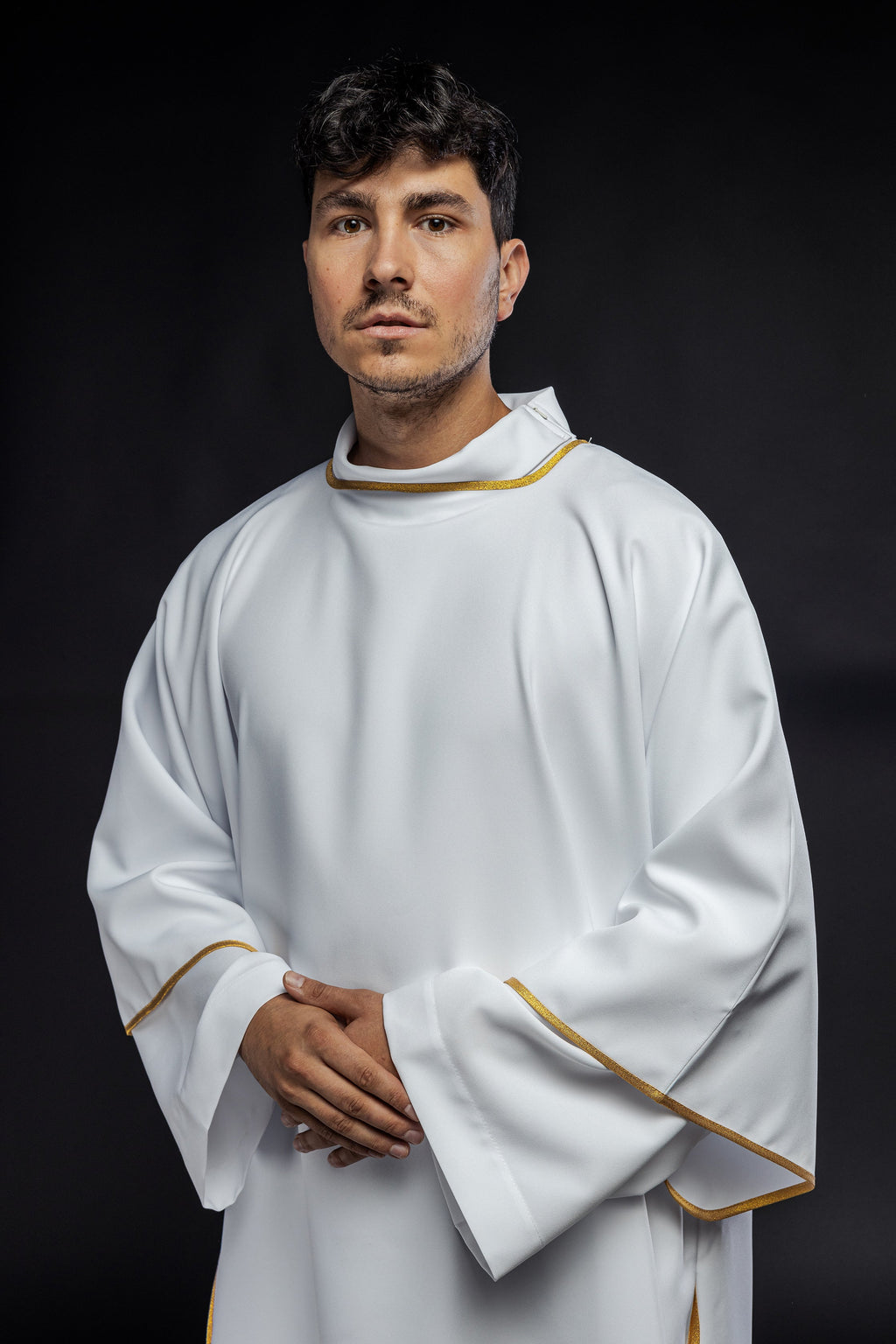 Dalmatiques lisses avec bordure dorée blanche