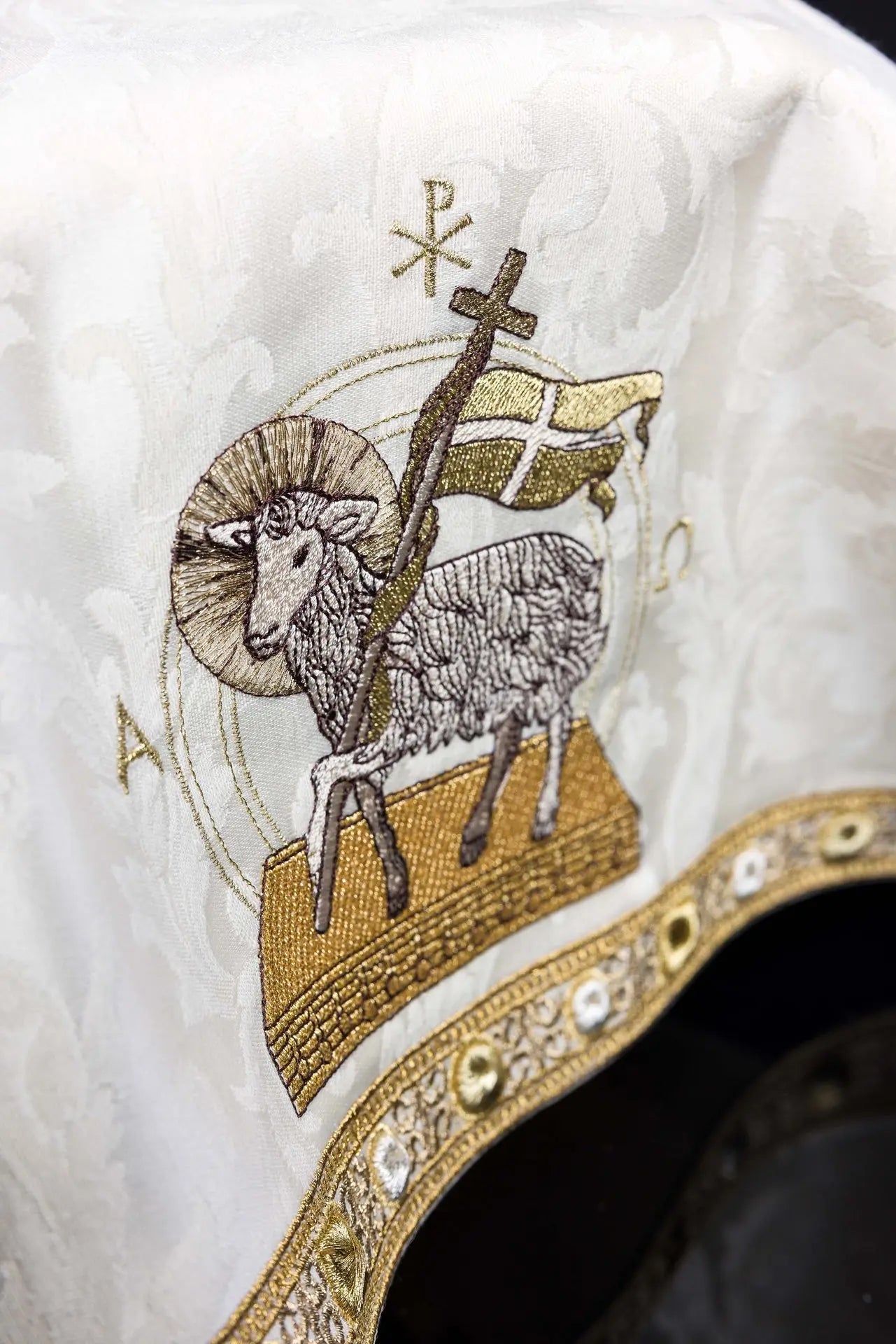 Voile de calice avec broderie de l'Agneau pascal – Jacquard écru