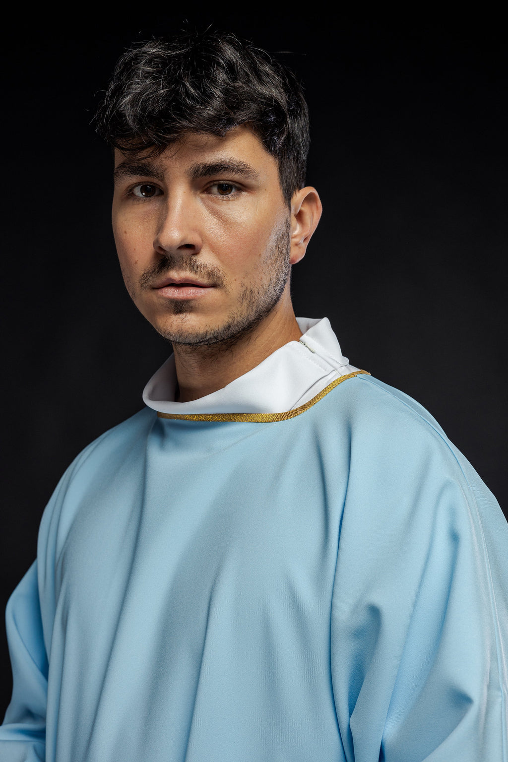 Dalmatiques lisses avec bordure dorée bleue