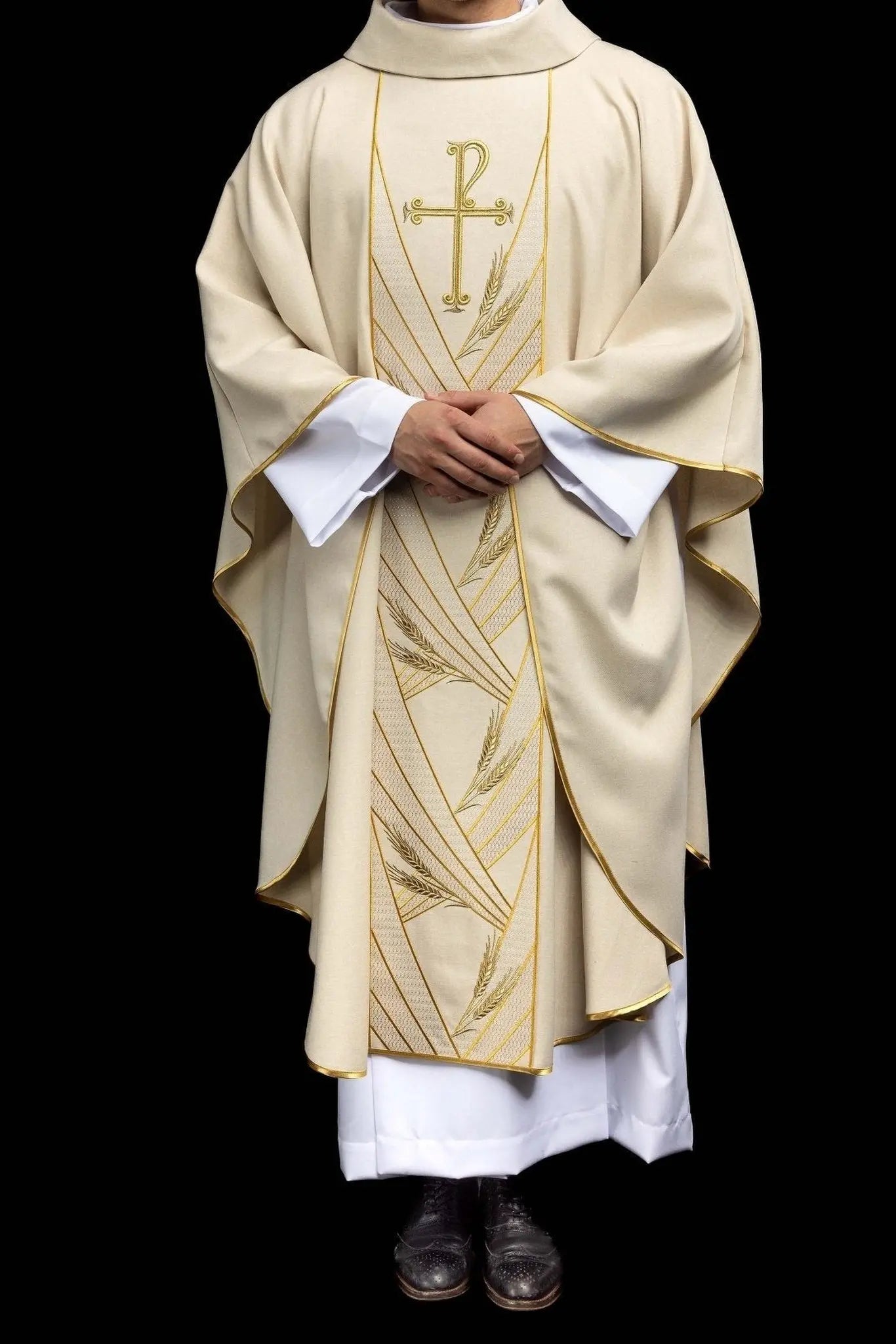 Chasuble écrue avec bande PAX brodée