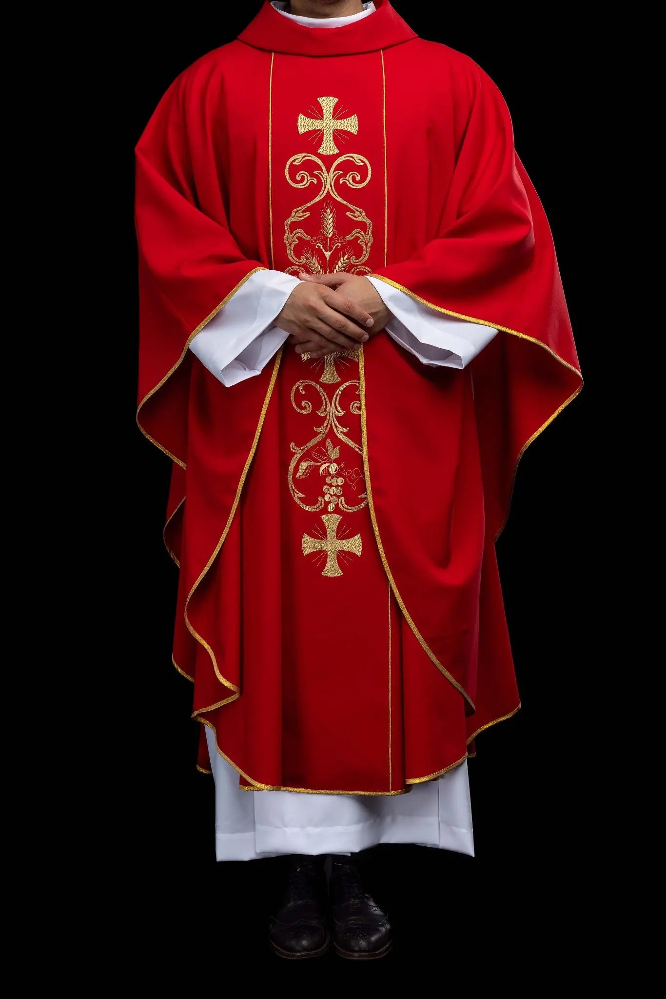 Chasuble liturgique rouge avec bande brodée