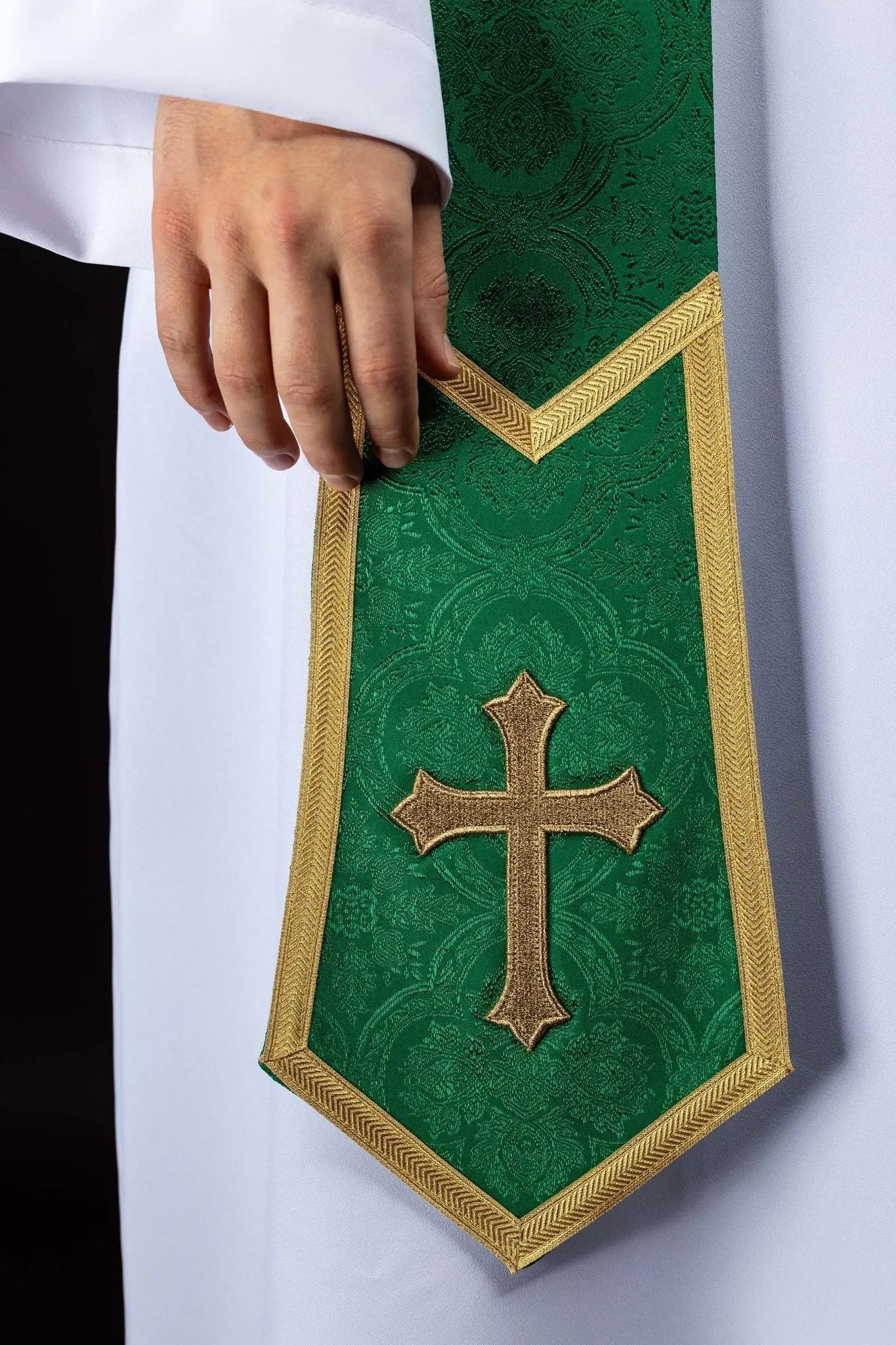 Étole jacquard verte avec Croix brodée