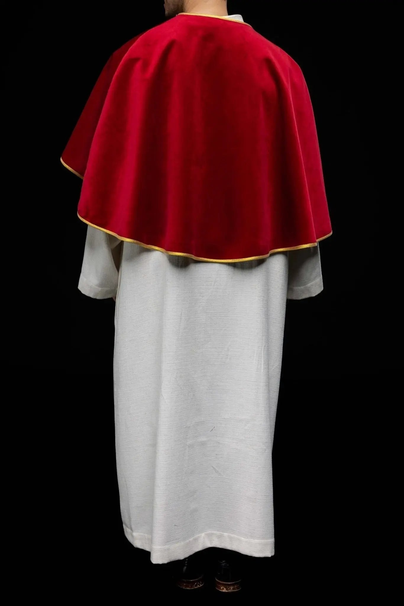 Cape de servant d'autel en velours rouge avec fermeture à nouer