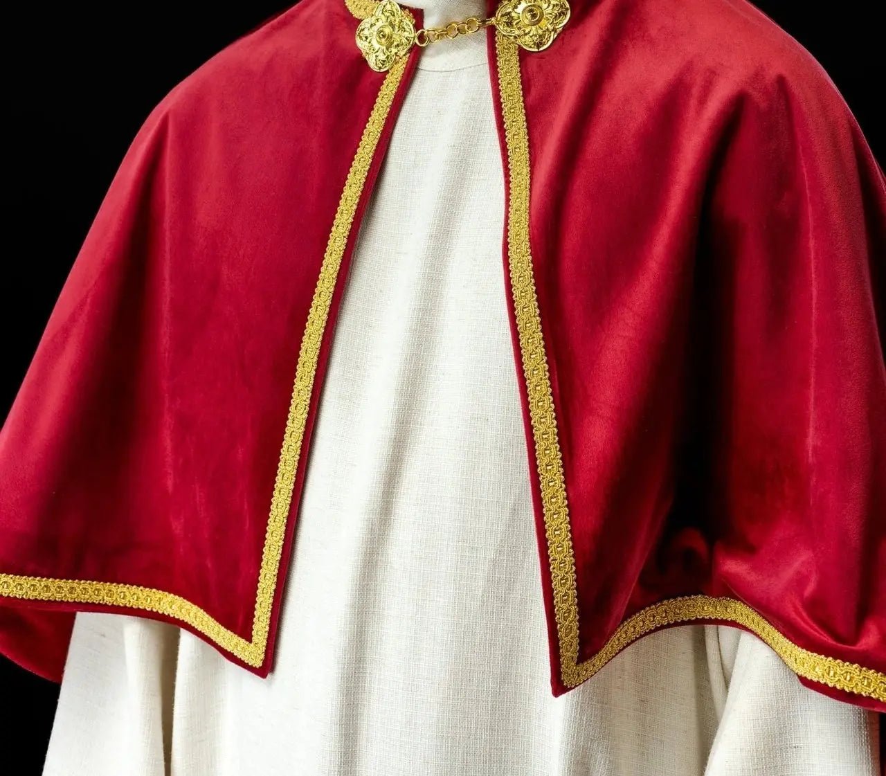 Cape de servant d'autel en velours rouge avec fermeture