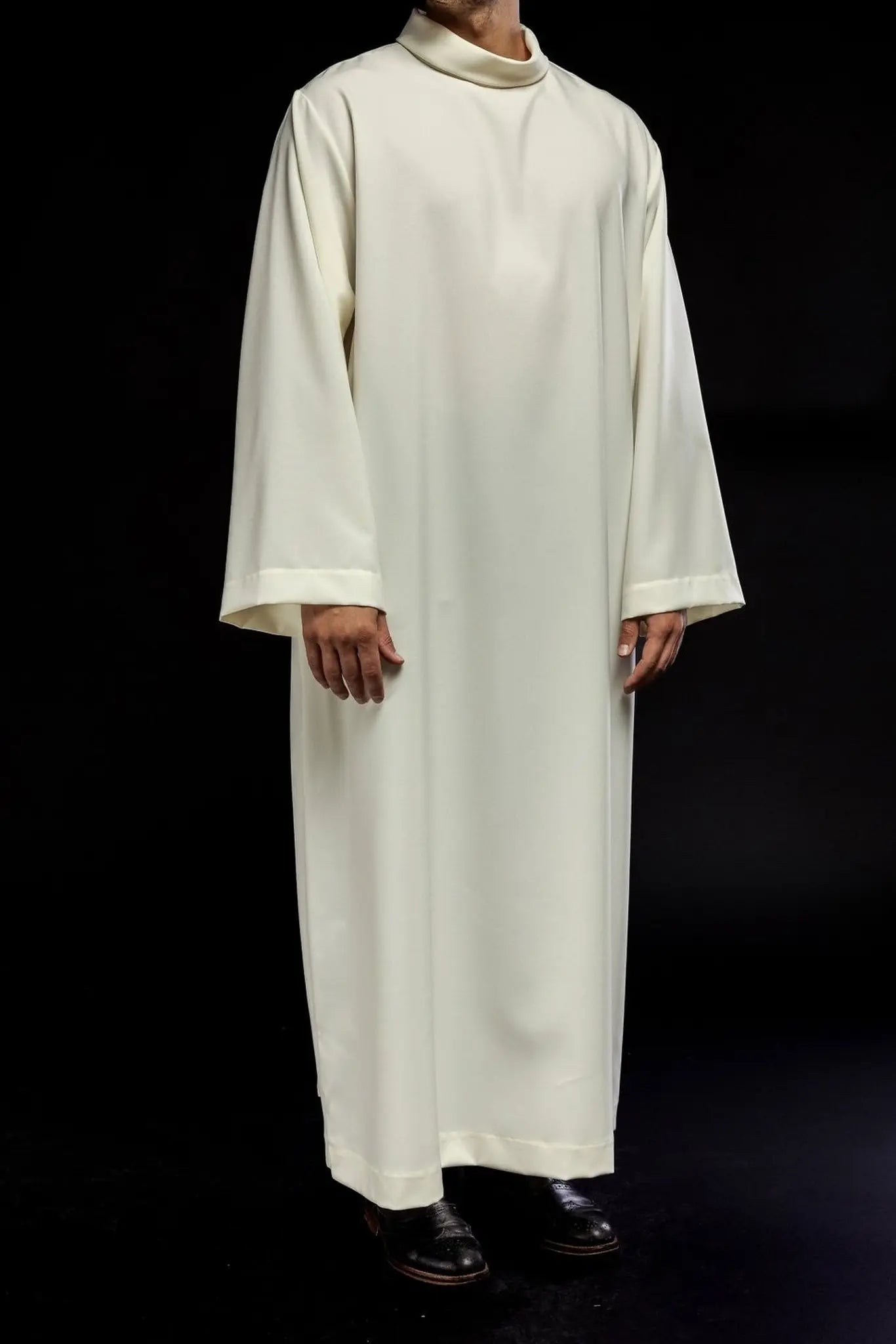 Robe de prêtre unie écrue