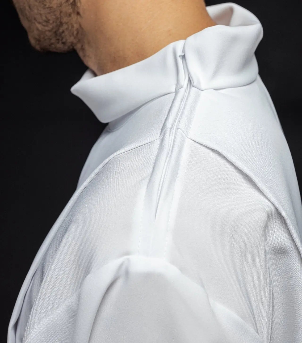 Robe de prêtre à col roulé simple blanche