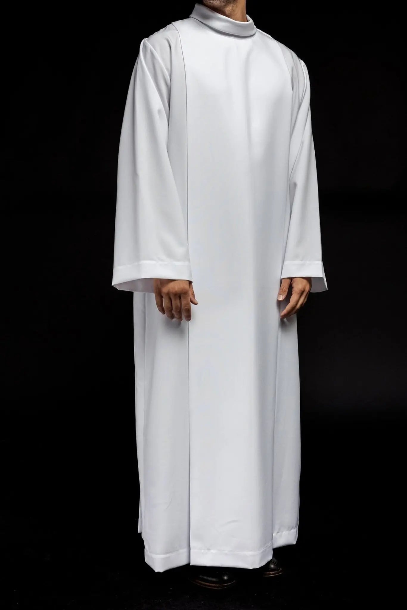 Robe de prêtre à col roulé simple blanche